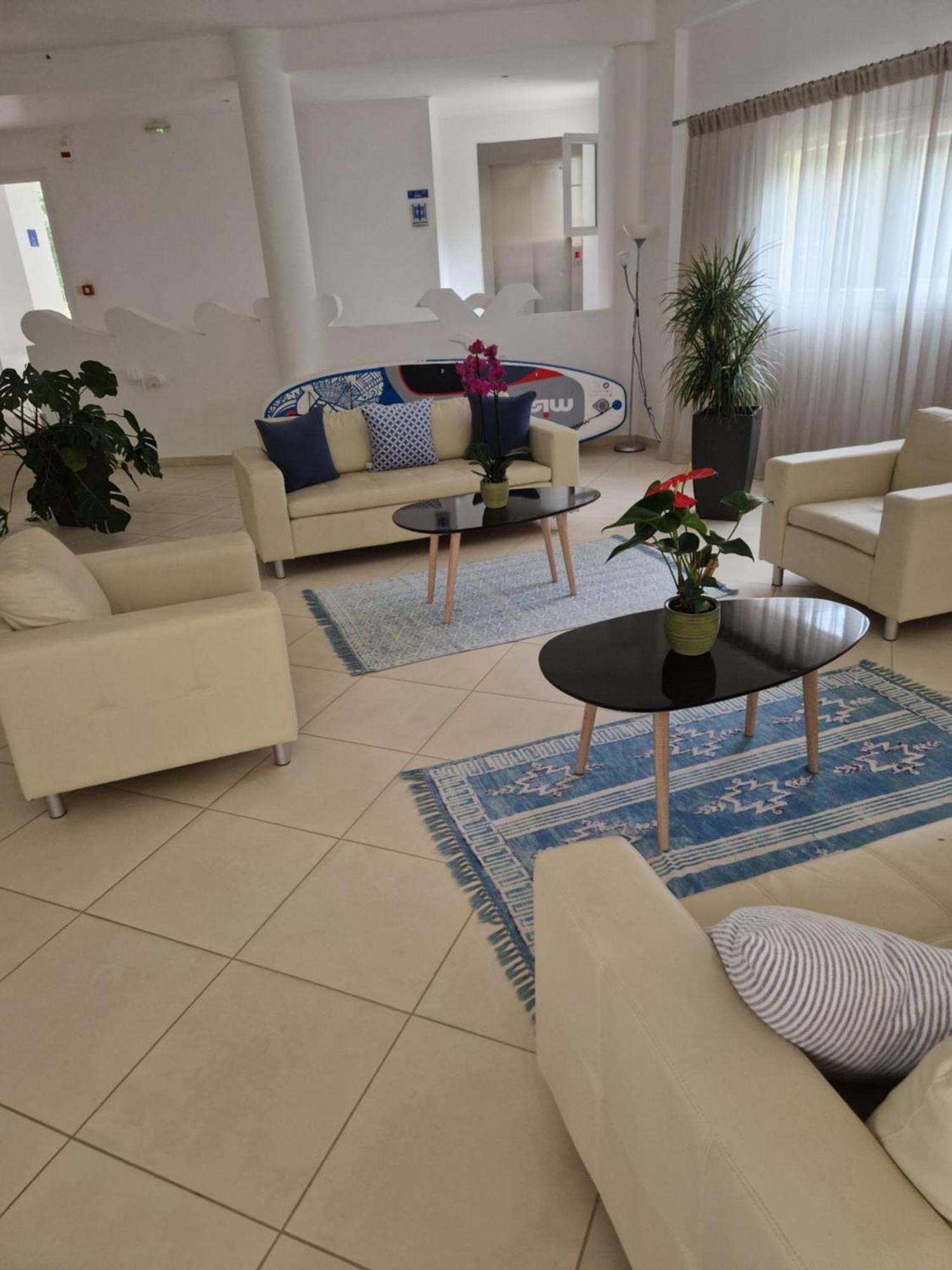 Menes Hotel Yénion エクステリア 写真