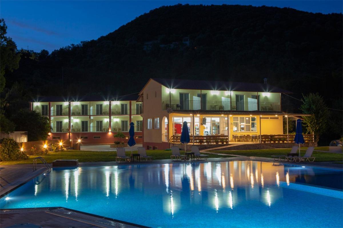 Menes Hotel Yénion エクステリア 写真